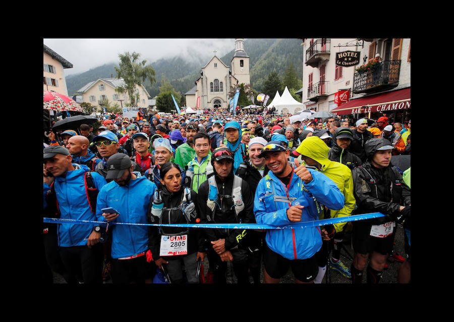 El ultramaratón de 170 kilómetros cruza Los Alpes y atraviesa Francia, Italia y Suiza. Los participantes corren en condiciones climáticas extremas de frío, lluvia y viento lo que la convierten en una de las carreras más espectaculares.