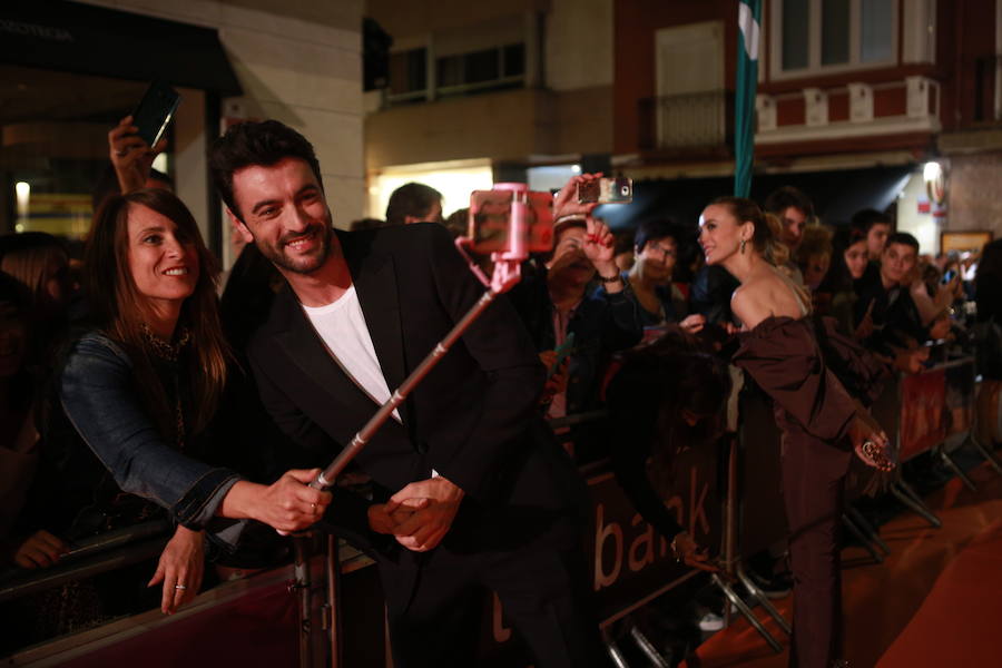 El actor Javier Rey, centro del objetivo en un selfie. 