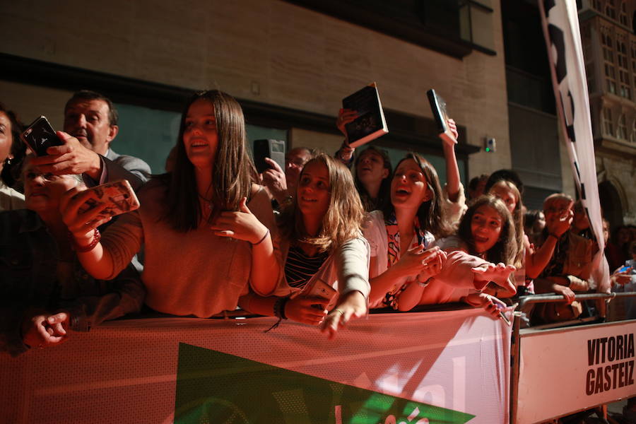 Los seguidores de la serie reclaman la atención de los actores y actrices. 