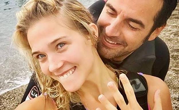 La actriz Patricia Montero junto a su prometido, Álex Adrover. 