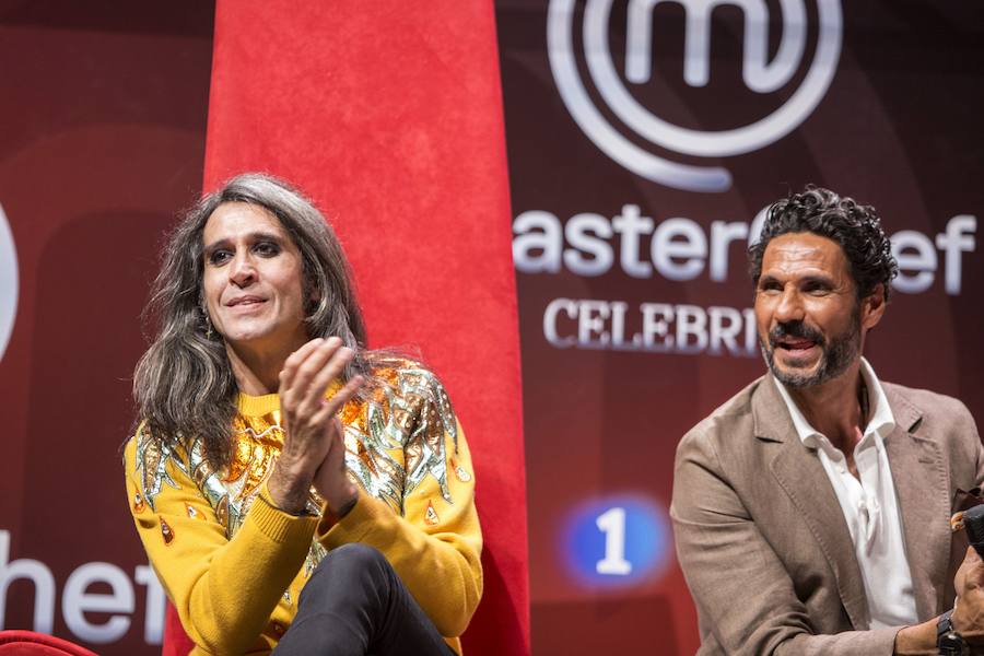 El mánager y cantante Mario Vaquerizo y el extorero Óscar Higares durante la presentación.