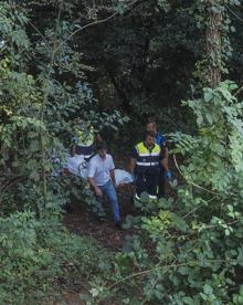 Imagen secundaria 2 - «Estuvimos practicándole el boca a boca hasta que llegaron los servicios de emergencias»