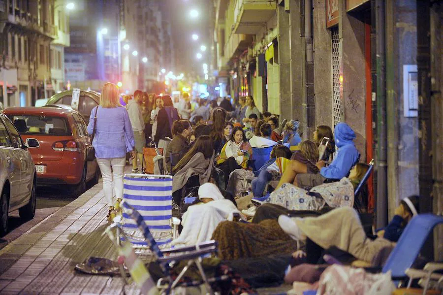 Más de 300 personas han esperado desde la mañana de ayer para conseguir una plaza