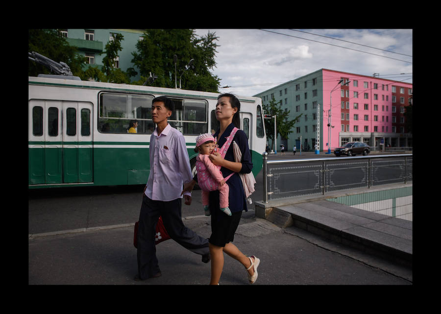 Así es la vida cotidiana de los ciudadanos de la ciudad más poblada de Corea del Norte, Pyongyang