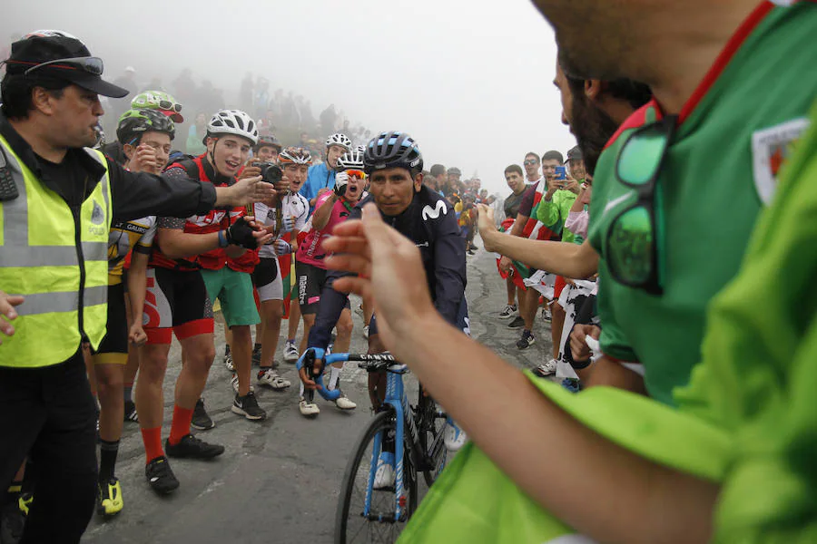 Michael Woods gana en el Oiz, que ha dejado imágenes de los ciclistas con las fuerzas al límite 