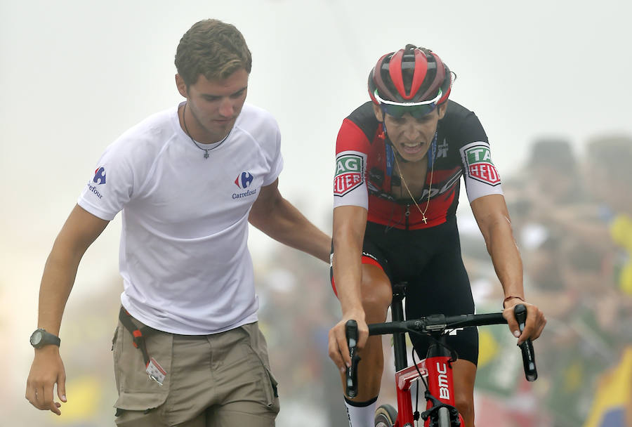 Michael Woods gana en el Oiz, que ha dejado imágenes de los ciclistas con las fuerzas al límite 