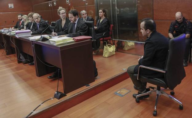 El asesino confeso, en la primera sesión del juicio.