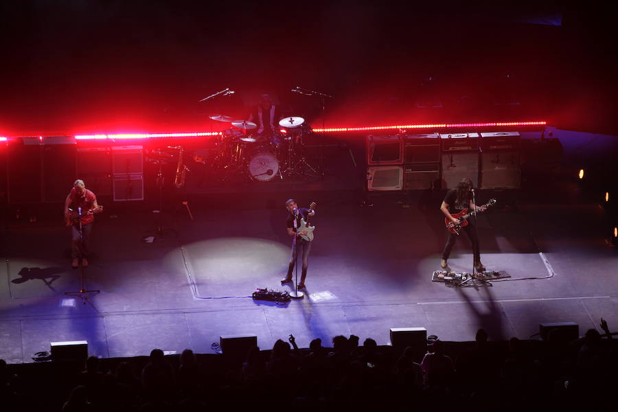 Un concierto para fans llegados de mil lugares cierra la gira de cumpleaños del músico vasco
