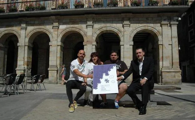 Gonzalo Díaz Alvarado y Raquel Parra, de Tabira, junto a Iker Oceja y Miguel Zugaza. 