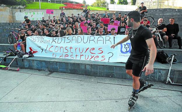 Estudiantes de la Uni participaron en la Semana de la Movilidad realizando actividades físicas. 