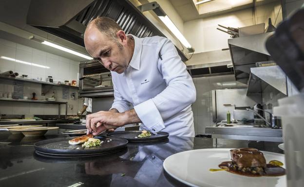 Ignacio Echapresto, autodidacta, pasó 28 días en Zalacaín y 10 en El Celler de Can Roca «donde aprendimos, sobre todo, hospitalidad, el modo de tratar al cliente».