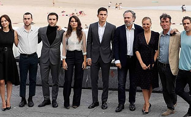 Mediaset ha presentado este viernes una de sus principales apuestas de ficción para esta temporada, 'Vivir sin permiso'.