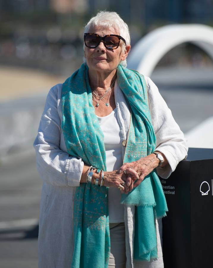 Judi Dench ha recibido este martes el máximo galardón del Festival de Cine de San Sebastián, el Premio Donostia, durante una emotiva gala celebrada en el Kursaal. 