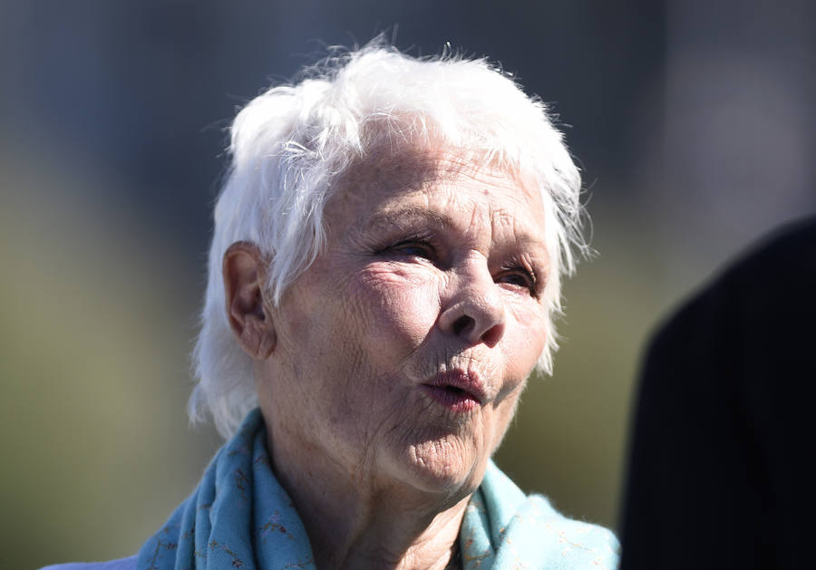 Judi Dench ha recibido este martes el máximo galardón del Festival de Cine de San Sebastián, el Premio Donostia, durante una emotiva gala celebrada en el Kursaal. 