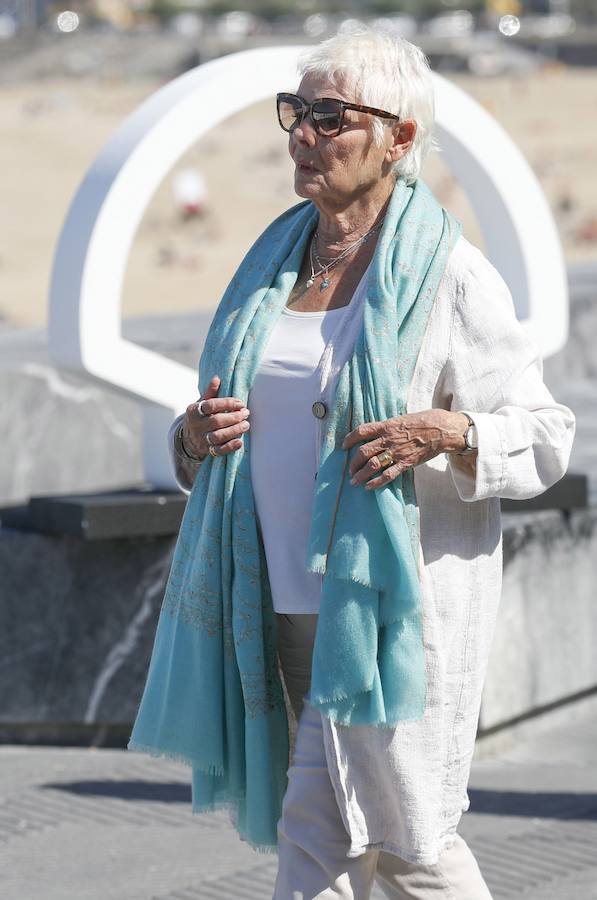 Judi Dench ha recibido este martes el máximo galardón del Festival de Cine de San Sebastián, el Premio Donostia, durante una emotiva gala celebrada en el Kursaal. 