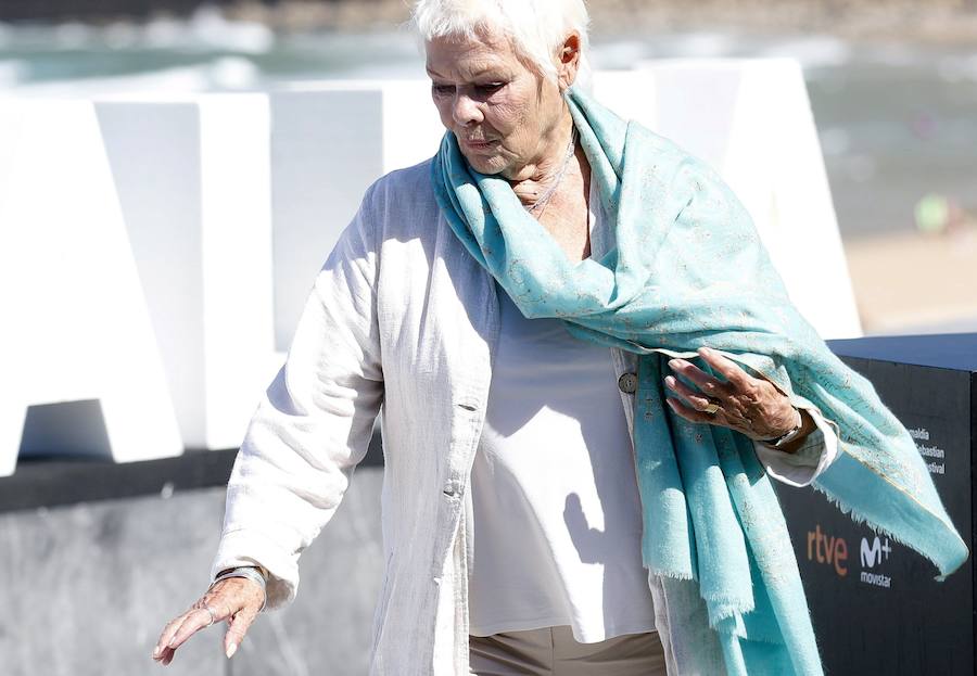 Judi Dench ha recibido este martes el máximo galardón del Festival de Cine de San Sebastián, el Premio Donostia, durante una emotiva gala celebrada en el Kursaal. 