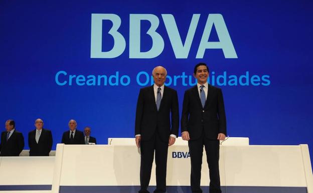 Francisco González y Carlos Torres, en la última junta de BBVA, el pasado mes de marzo.