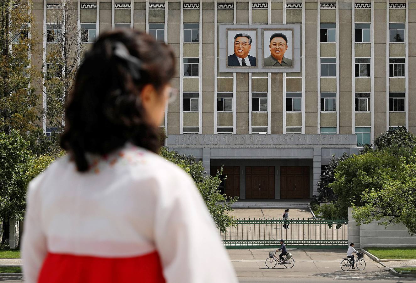 Retrato de Kim Il Sung, fundador del país, y su hijo Kim Jong Il.