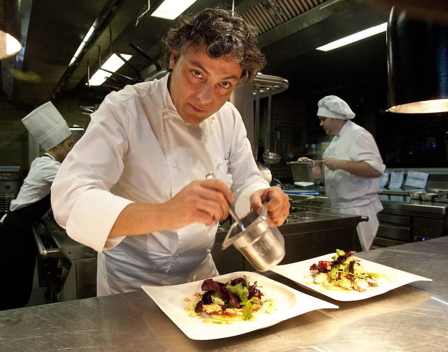 Yandiola. El chef Ricardo Pérez en su cocina, repleta de propuestas originales.