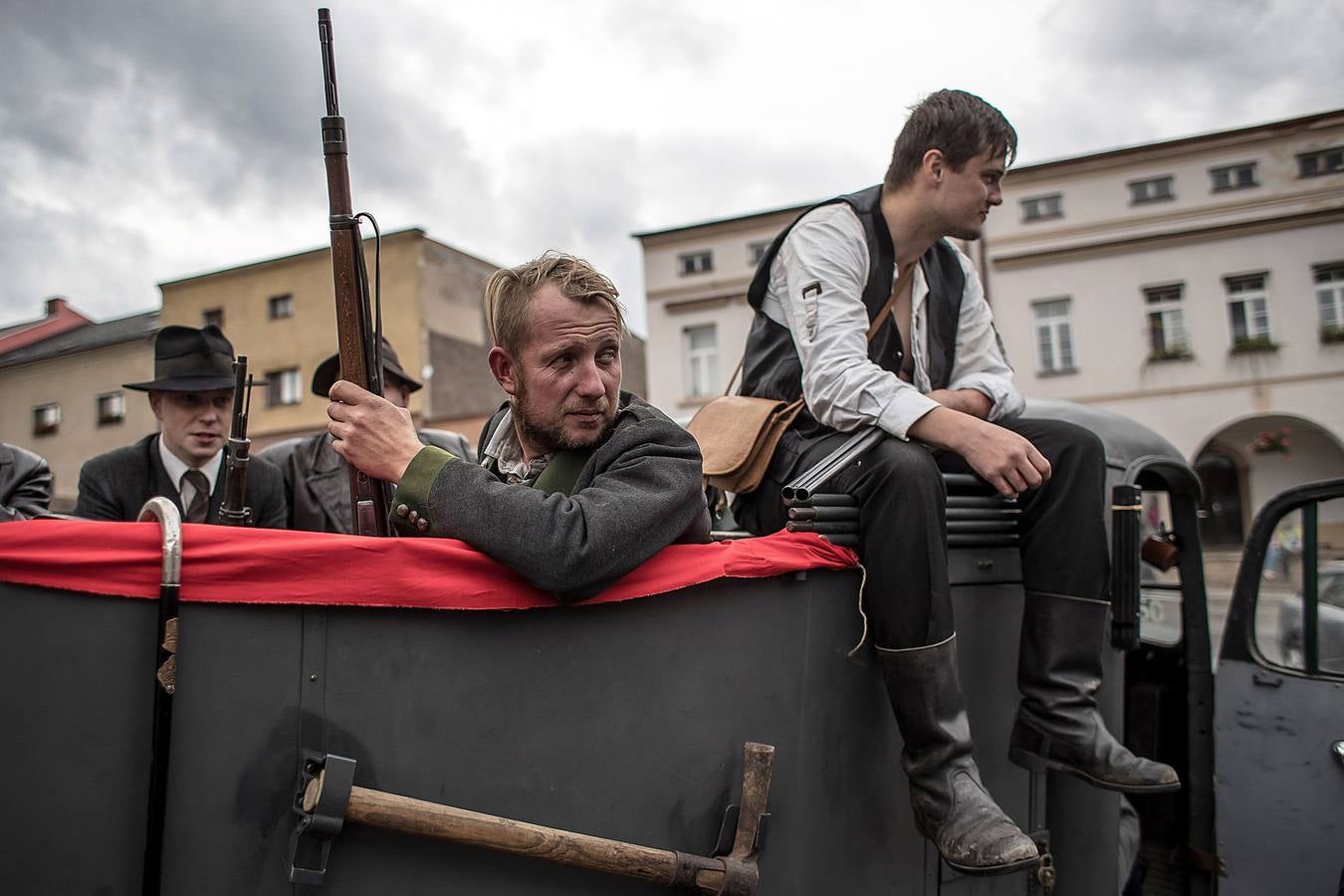 En septiembre de 1938 Checoslovaquia vivía momentos de tensión después de uno de los incendiarios discursos de Hitler sobre las nuevas fronteras de Alemania. La anexión de Sudetenland (los Sudetes), una región en la que vivían más de dos millones de checo-alemanes autóctonos acababa de ser amenazada. Ahora, varias asociaciones de historia militar han escenificado en la localidad checa de Starkov el ambiente bélico de la zona antes de que se produjera la anexión hace 80 años. Los sudetes quedaron bajo administración militar, con el general Wilhelm Keitel como gobernador. 