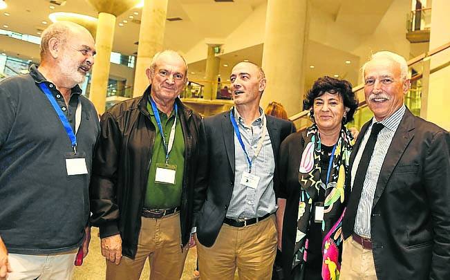 Iñaki Arriaga, Eduardo Maiz, Agustín Agirre, Mila Iribarri y Valentín Achótegui. 