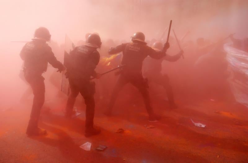 Fotos: Tensión en Barcelona por el boicot radical a una manifestación policial