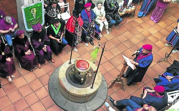 La bendición de las cofradías tuvo lugar en la iglesia de San Severino y los actos culminaron con una comida de hermandad. 