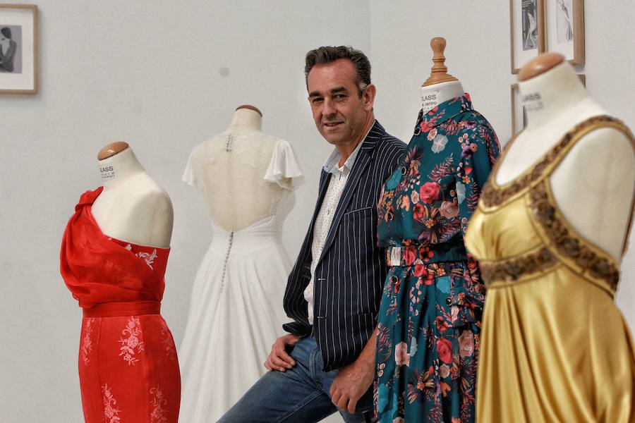 Con motivo de la pasarela Gasteiz On, que arranca hoy, una exposición recoge una veintena de trajes de diseñadores alaveses por el 30 aniversario de la escuela m.Class.