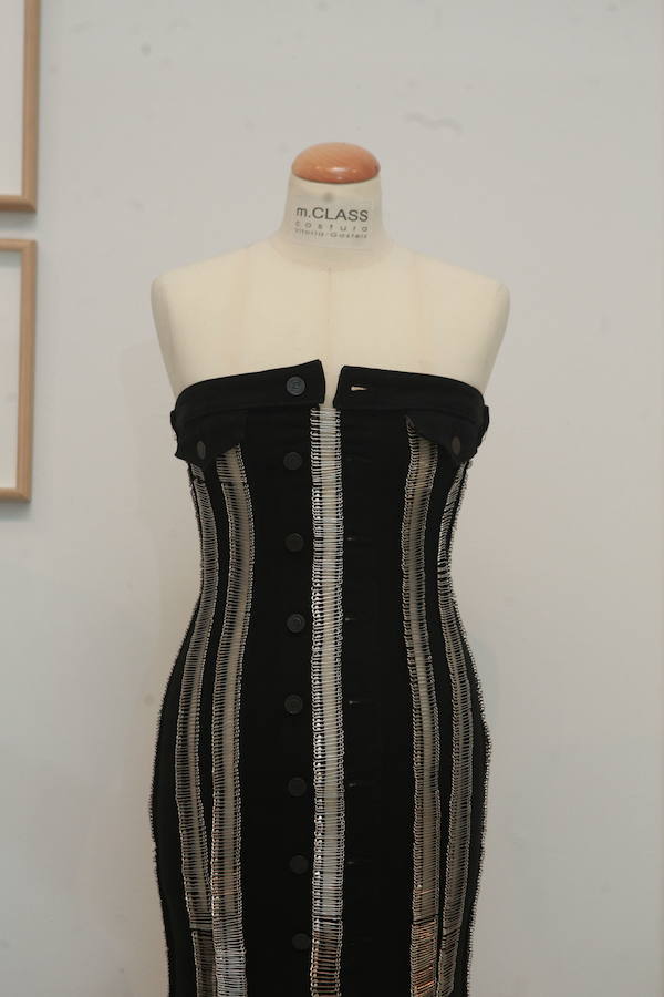 Con motivo de la pasarela Gasteiz On, que arranca hoy, una exposición recoge una veintena de trajes de diseñadores alaveses por el 30 aniversario de la escuela m.Class.