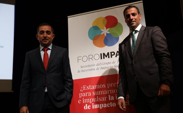 Xabier Sagredo e Imanol Pradales intervienen en la jornada económica de la Sala BBK. 