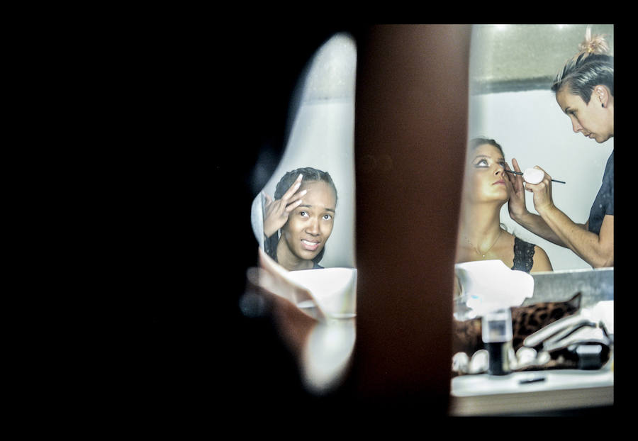 Ocho talentos de la aguja participan enel vigésimo séptimo Encuentro de Nuevos Creadores sobre la pasarela de Artium