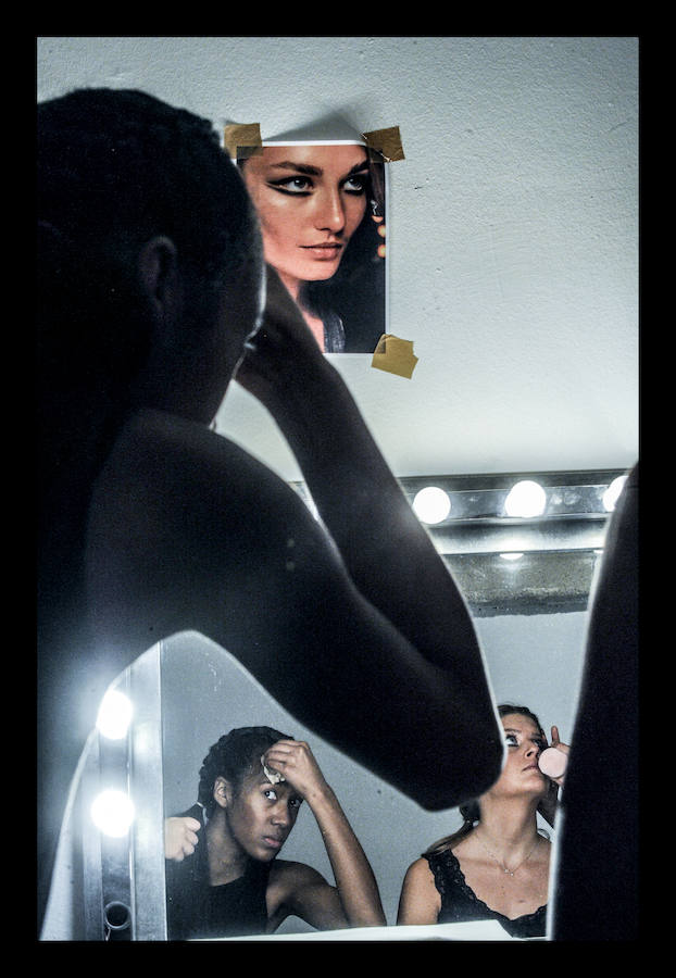 Ocho talentos de la aguja participan enel vigésimo séptimo Encuentro de Nuevos Creadores sobre la pasarela de Artium