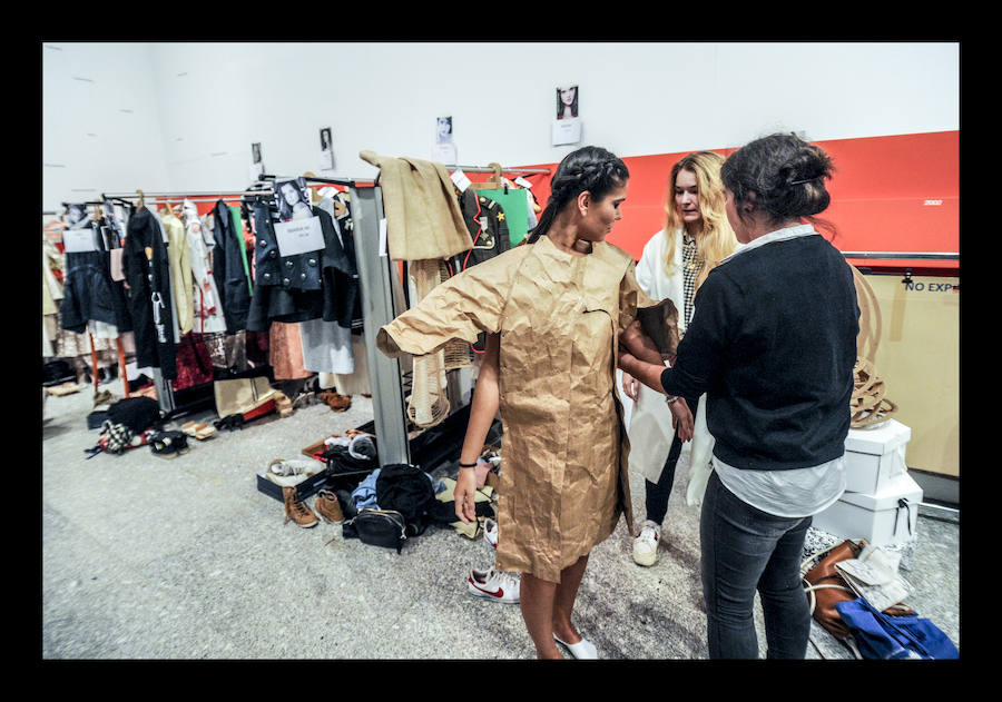 Ocho talentos de la aguja participan enel vigésimo séptimo Encuentro de Nuevos Creadores sobre la pasarela de Artium