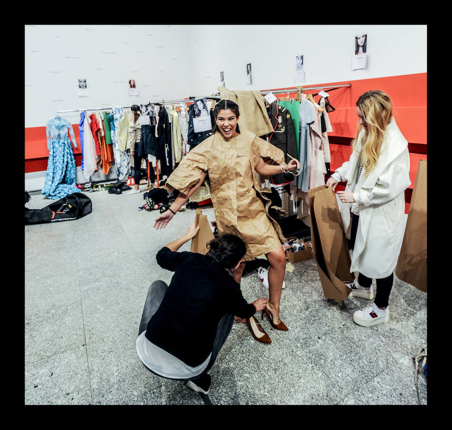 Ocho talentos de la aguja participan enel vigésimo séptimo Encuentro de Nuevos Creadores sobre la pasarela de Artium