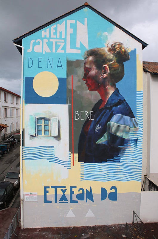 'Hemen sartzen dena bere etxean da' / 'You who enter here are home'. Bayonne (Francia). Con Xabier Anunzibai. 