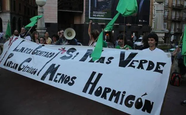 Los vecinos de Iturribarri ya se manifestaron en 2015 contra la construcción de más viviendas en la zona. 