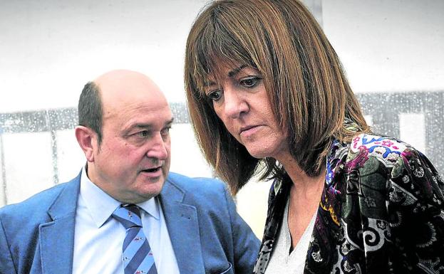 El PNV hace un guiño al experto del PSE para acercar posturas en torno al nuevo Estatuto