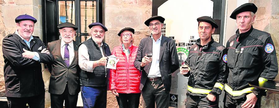 Unai Aizpuru, Jon Aldeiturriaga, Marino Montero, Inmaculada Legarreta, Tomás Ondarra, Iñaki Arraiz y Santi Iglesias. 