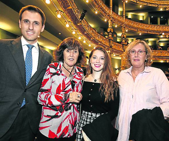 Julen Fonseca, Virginia Larrea, Julene y Agurtzane Gatzagaetxebarria. 