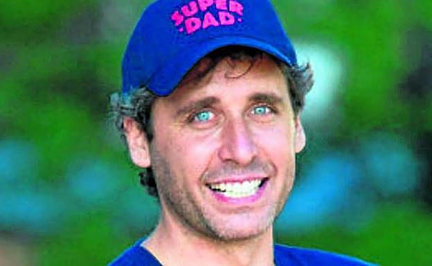 Ari Nagel, con camiseta y gorra de 'super padre'. 