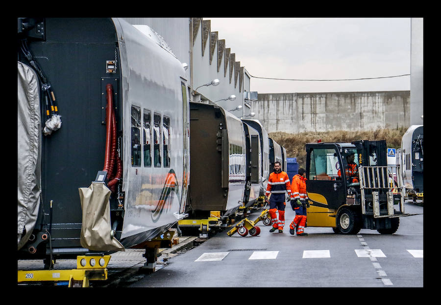 La planta alavesa remata el pedido para Arabia; al mismo tiempo, avanza en la producción para Renfedel modelo de 'muy alta velocidad' y empieza a transformar su tren-hotel