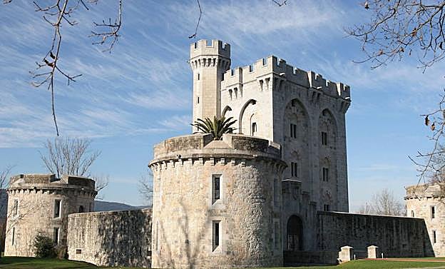 El castillo de Arteaga luce el aspecto que le dieron los arquitectos de Eugenia de Montijo.