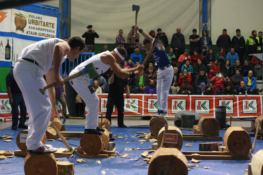 Fotos: Cientos de visitantes rinden culto a la sabrosa pinta alavesa en Pobes