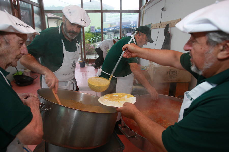 Fotos: Cientos de visitantes rinden culto a la sabrosa pinta alavesa en Pobes