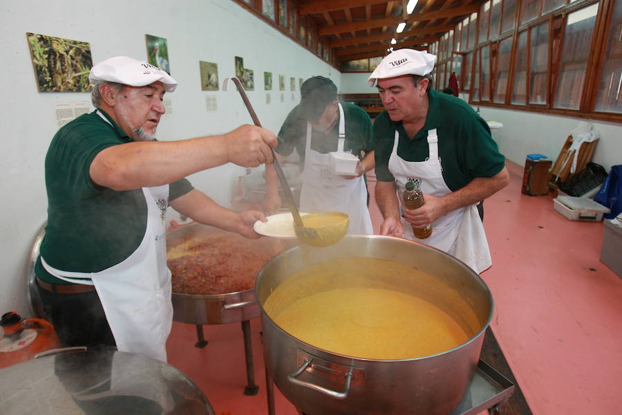 Fotos: Cientos de visitantes rinden culto a la sabrosa pinta alavesa en Pobes