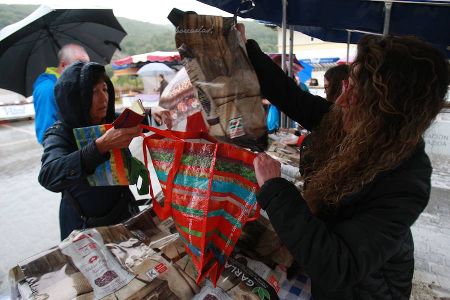 Fotos: Cientos de visitantes rinden culto a la sabrosa pinta alavesa en Pobes