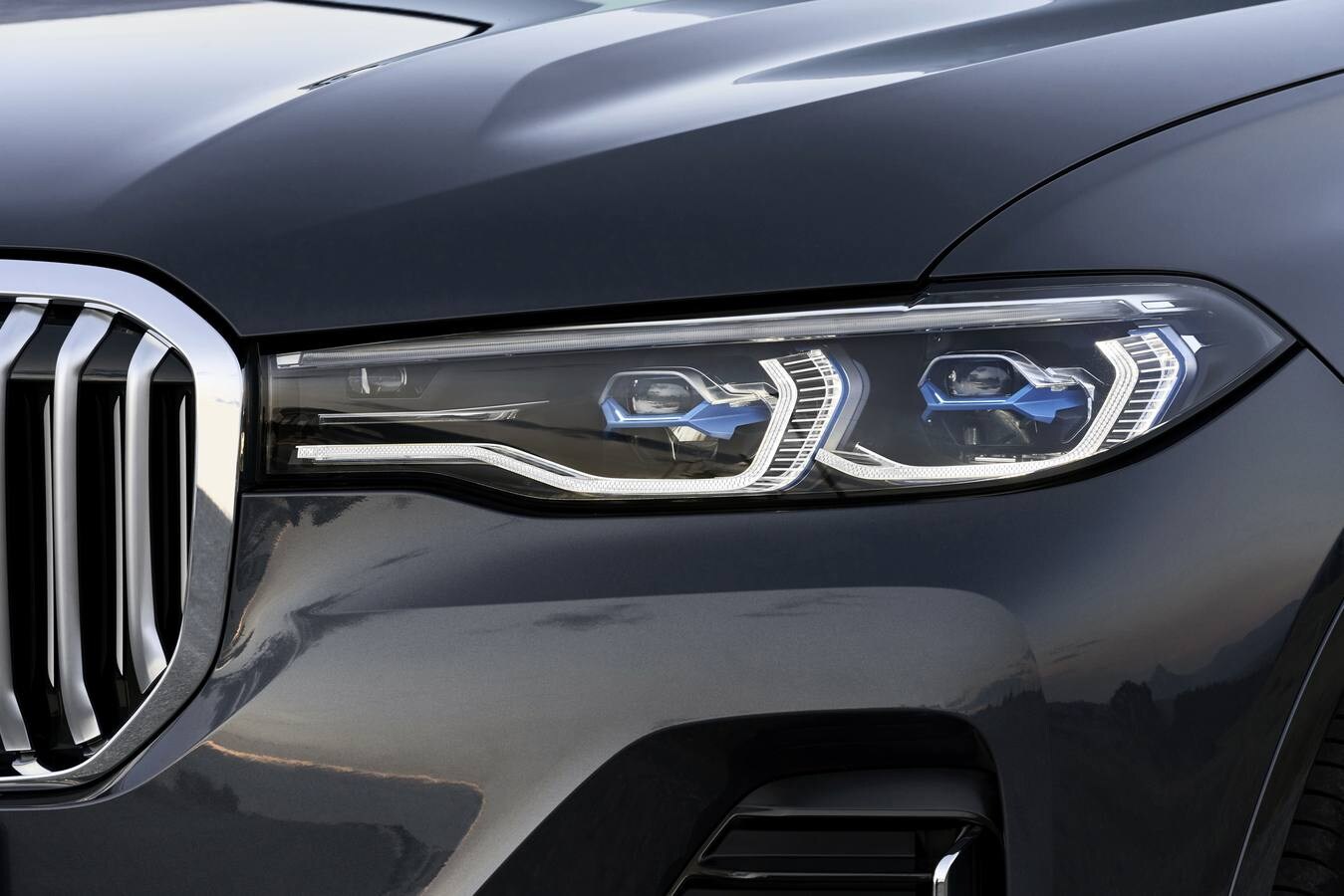 El buque insignia de la gama X supone el siguiente paso en la ofensiva de BMW en el segmento de lujo y representa mayor confort, innovación, agilidad y confort de marcha. 