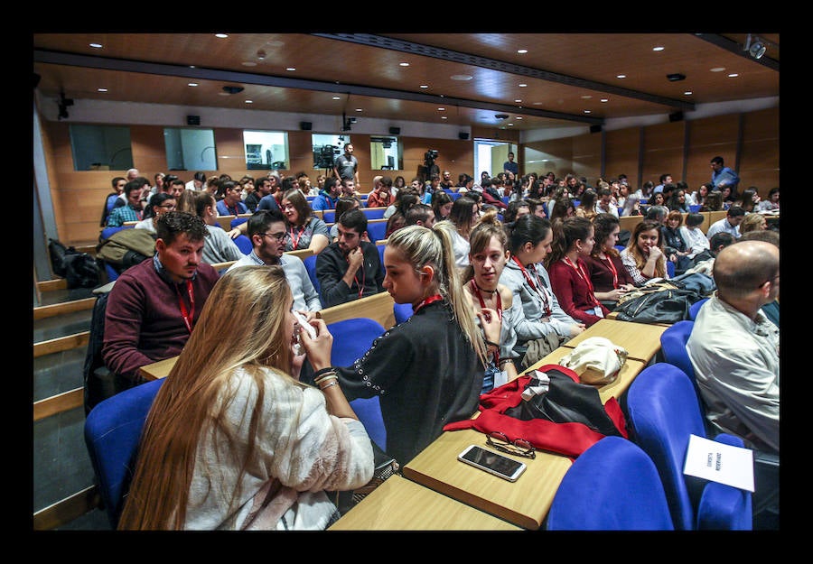 Alrededor de 150 universitarios participan en Gazte Up en una jornada dedicada a difundir pautas e iniciativas para encontrar trabajo