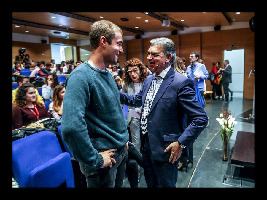 Alrededor de 150 universitarios participan en Gazte Up en una jornada dedicada a difundir pautas e iniciativas para encontrar trabajo