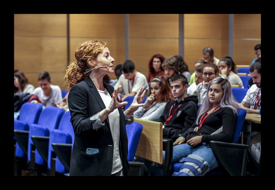 Alrededor de 150 universitarios participan en Gazte Up en una jornada dedicada a difundir pautas e iniciativas para encontrar trabajo